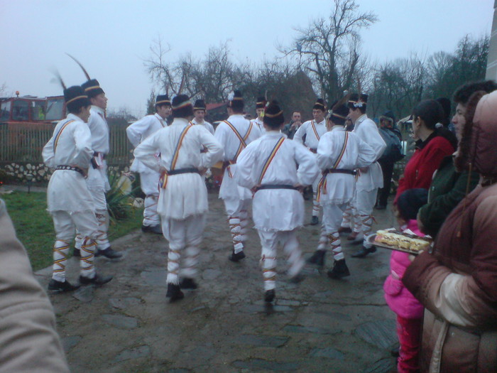 asa se joaca calusarul la mine in sat de craciun
