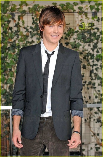 Zac (89)