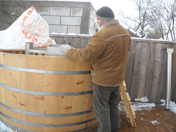 trebuie montata mai jos cu 12 cm trebuie montata mai jos cu 12 cm