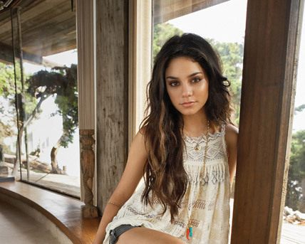 26280882_ECFLWFGGZ - poze Vanessa Hudgens