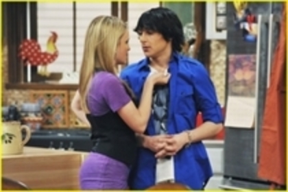 21389599_XBHPPIWQB - episoade din hannah montana