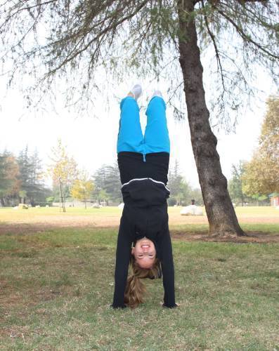 Debby Ryan in parc (18)