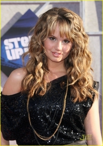 Debby Ryan tinute & cuafuri (5)