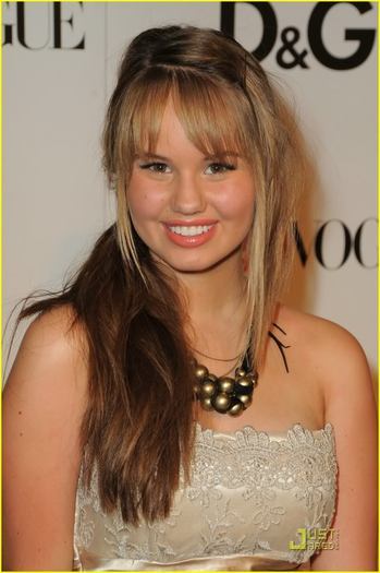 Debby Ryan tinute & cuafuri (11)