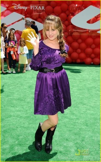 Debby Ryan tinute & cuafuri (12)