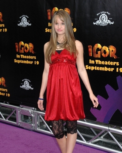 Debby Ryan tinute & cuafuri (15)