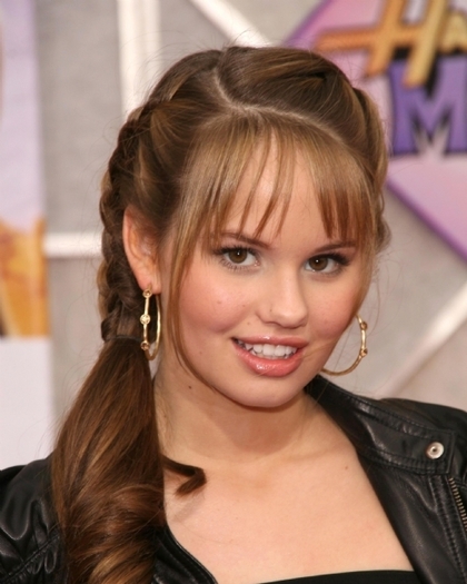 Debby Ryan tinute & cuafuri (23)