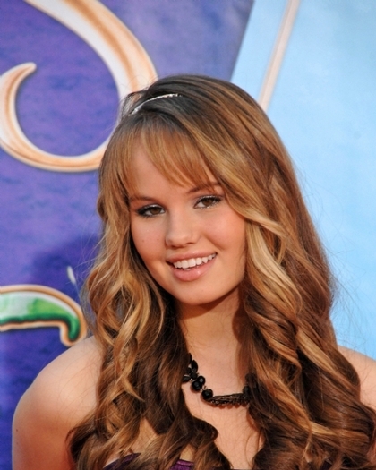 Debby Ryan tinute & cuafuri (32)