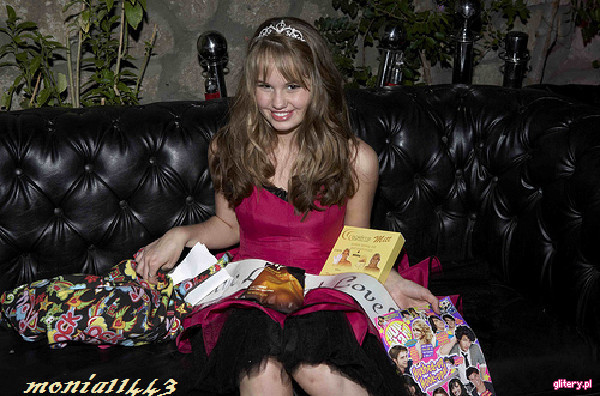 Debby Ryan tinute & cuafuri (38)