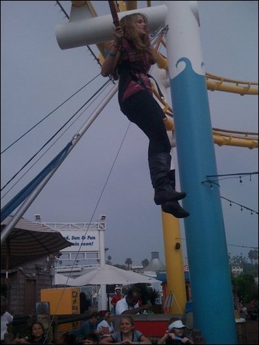 Debby Ryan tinute & cuafuri (40)