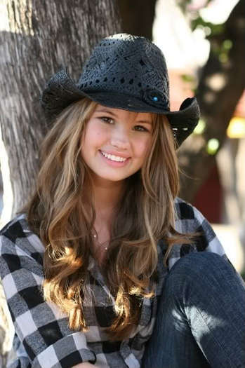 Debby Ryan tinute & cuafuri (51)