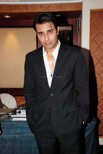 0005 - date si poze despre filmul indian MIRAJUL IUBIRII
