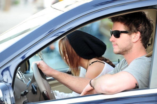  - x Miley Cyrus And Liam Hemsworth Double 2010