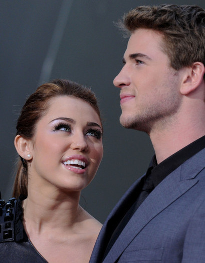  - x Miley Cyrus And Liam Hemsworth The Last Song Premiere 2010