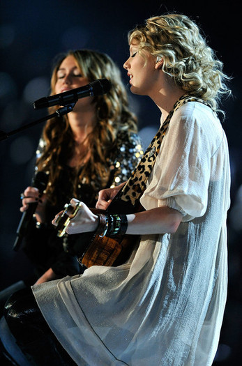 - x Miley Cyrus Annual Grammy Awards Show 2009