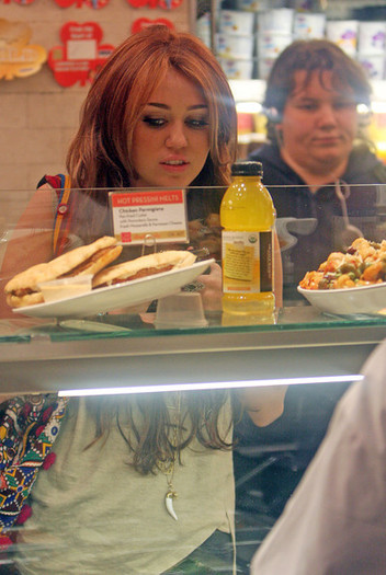  - x Miley Cyrus Cafe Metro 2010