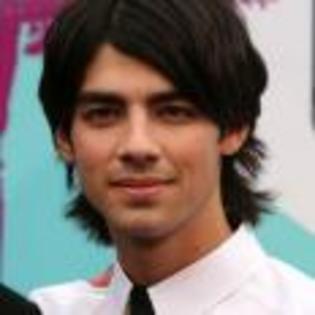 Joe_Jonas_1253629041_4