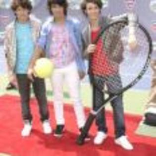 Joe_Jonas_1253629070_4