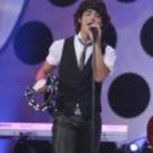 Joe_Jonas_1253629103_2 - poze  jonas