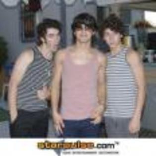 Joe_Jonas_1253629124_3