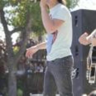 Joe_Jonas_1253629124_4 - poze  jonas