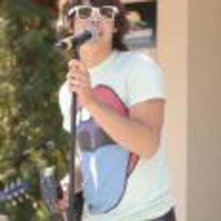Joe_Jonas_1253629187_4 - poze  jonas