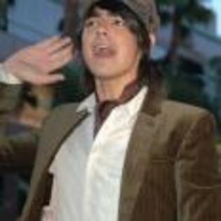 Joe_Jonas_1253629243_1 - poze  jonas