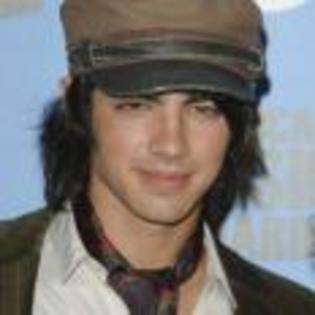 Joe_Jonas_1253629243_3 - poze  jonas