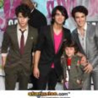 Joe_Jonas_1253629256_0 - poze  jonas