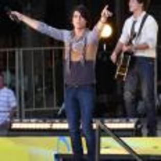 Joe_Jonas_1253629316_0 - poze  jonas
