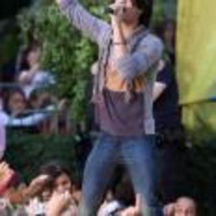 Joe_Jonas_1253629316_4 - poze  jonas
