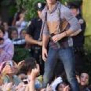 Joe_Jonas_1253629335_0