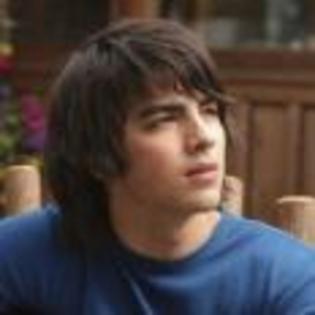 Joe_Jonas_1262015117_4