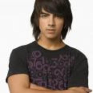 Joe_Jonas_1262015144_4