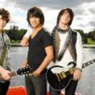 Joe_Jonas_1262015283_2