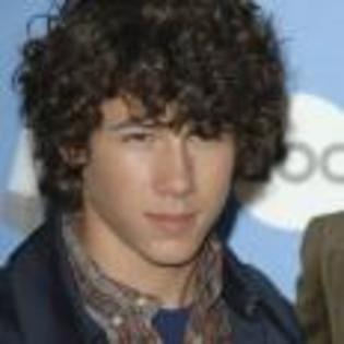 Joe_Jonas_1262015305_0 - poze  jonas