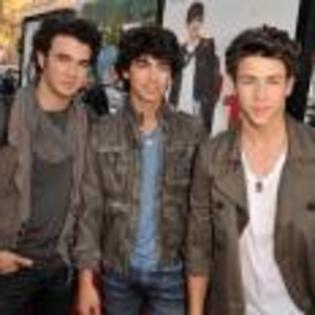 Joe_Jonas_1264193553_1