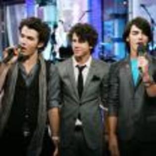 Joe_Jonas_1264193042_1