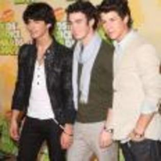 Joe_Jonas_1264193210_1