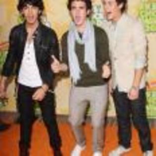 Joe_Jonas_1264193210_3