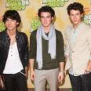 Joe_Jonas_1264193210_4