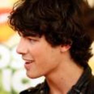 Joe_Jonas_1264193240_2