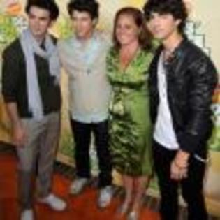 Joe_Jonas_1264193241_3