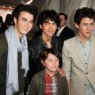 Joe_Jonas_1264193257_2