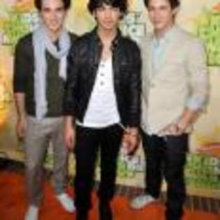 Joe_Jonas_1264193275_2