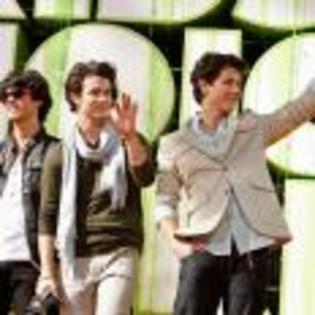 Joe_Jonas_1264193275_4
