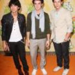 Joe_Jonas_1264193396_3 - poze  jonas