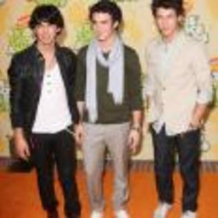 Joe_Jonas_1264193413_4