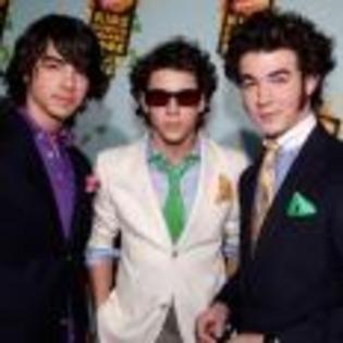 Joe_Jonas_1264193431_0 - poze  jonas