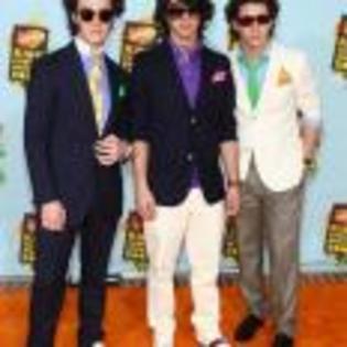 Joe_Jonas_1264193432_1